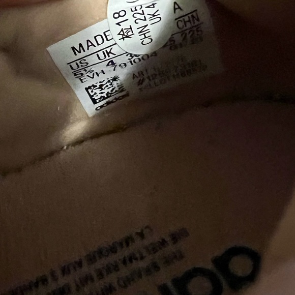 NWT Adidas Ozweego - Picture 5 of 8